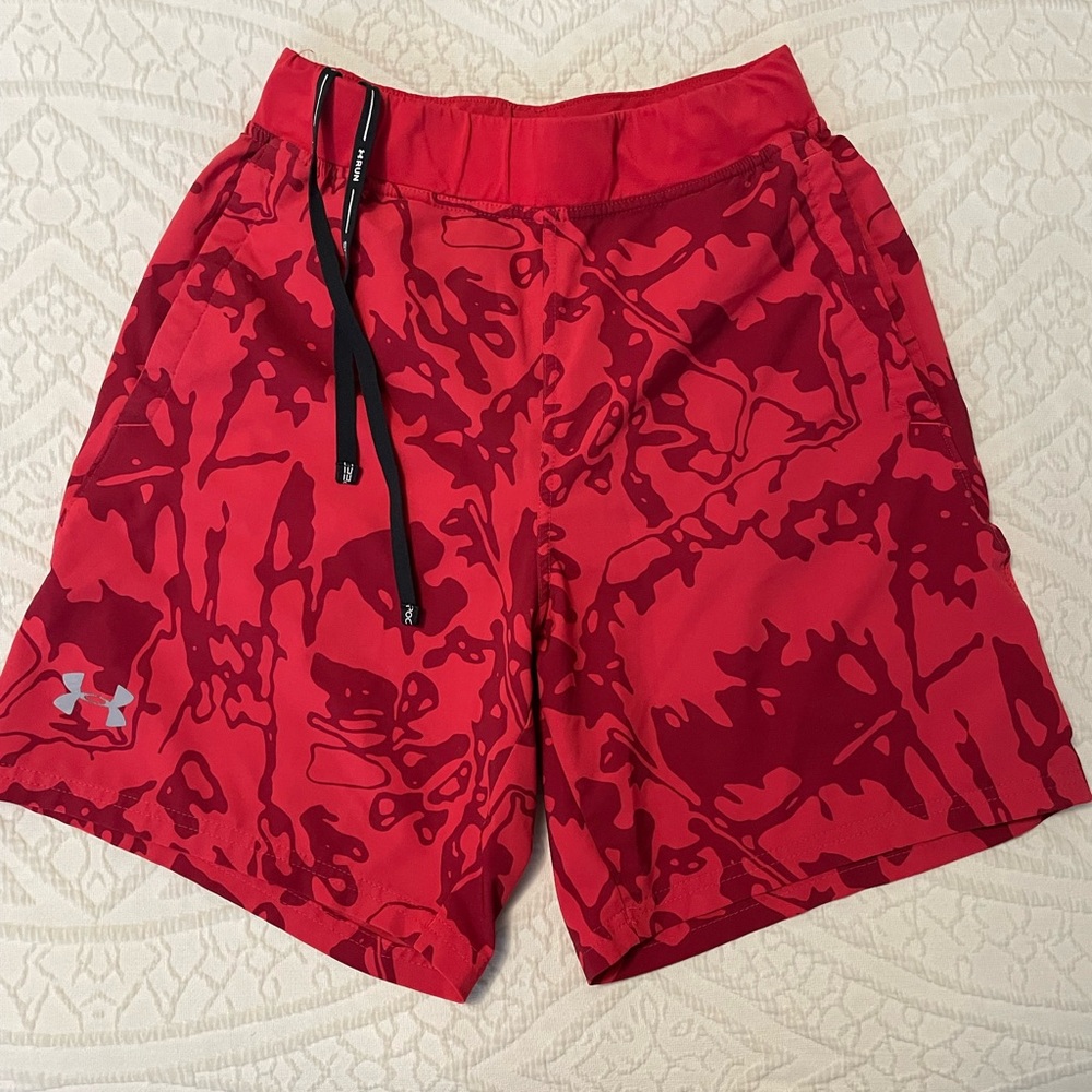 UnderArmour men’s 5” SpeedPocket running shorts in red camo, size small.